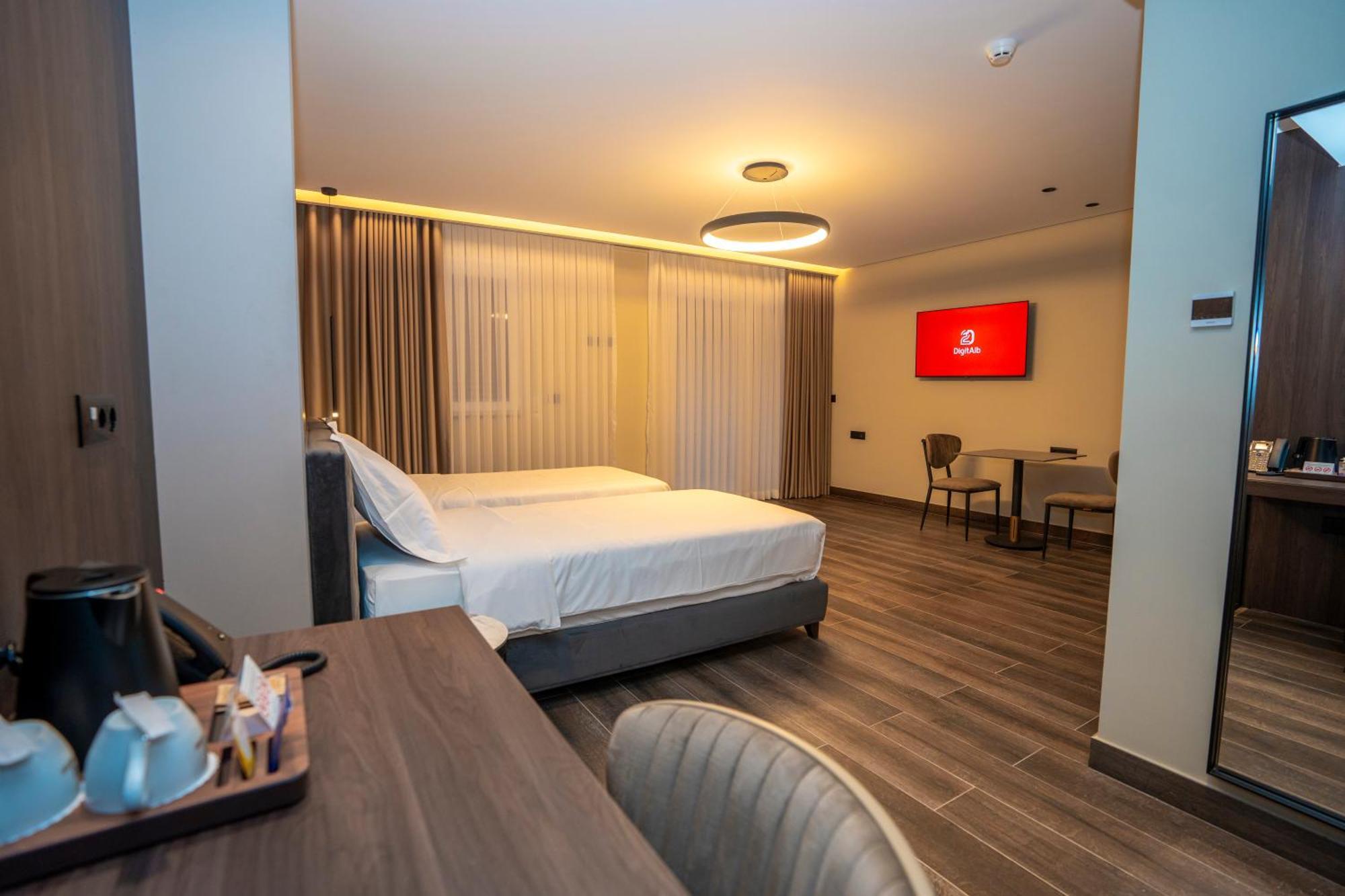 Hotel Mozart Shkoder Luaran gambar