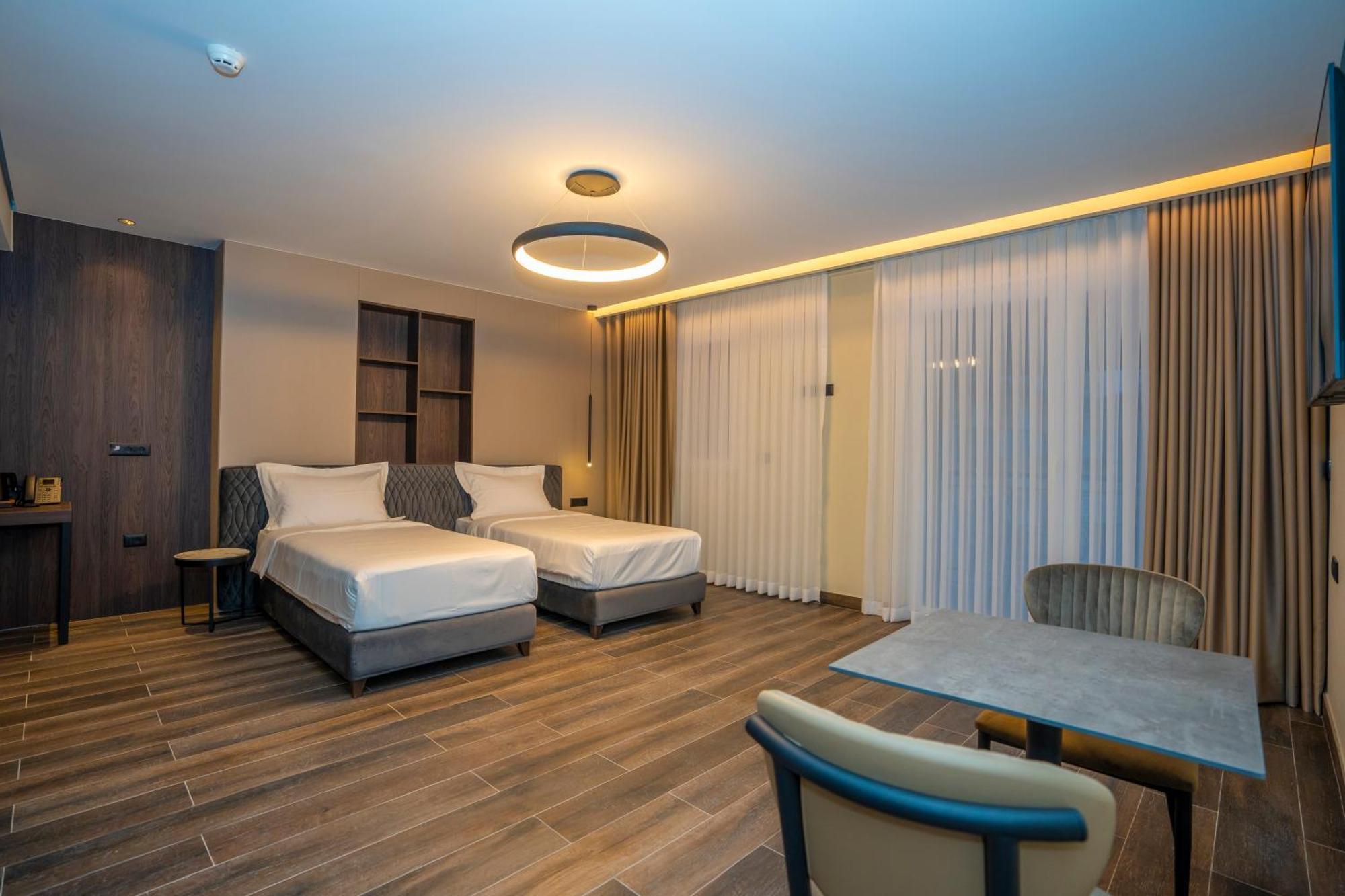 Hotel Mozart Shkoder Luaran gambar