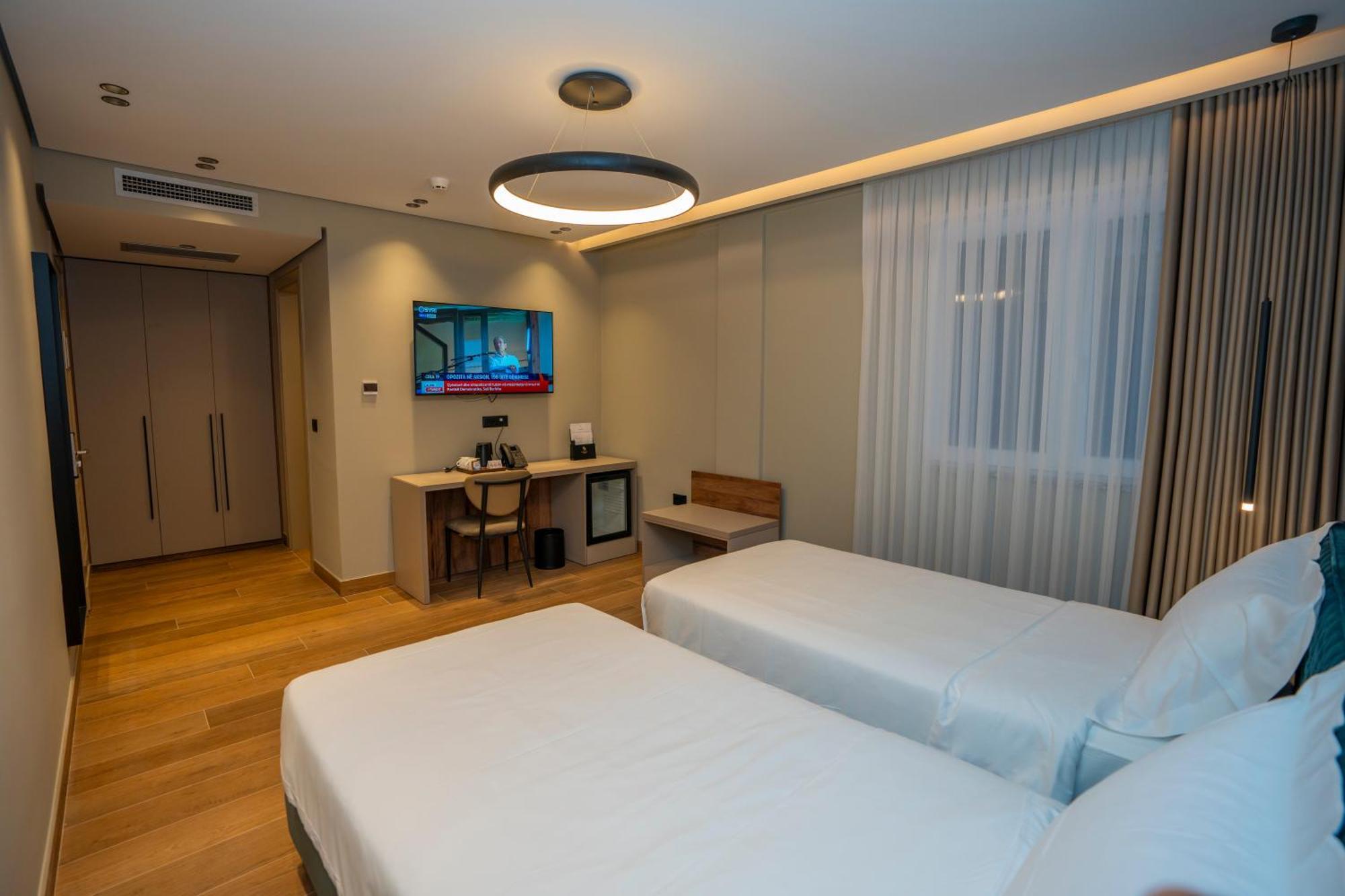 Hotel Mozart Shkoder Luaran gambar